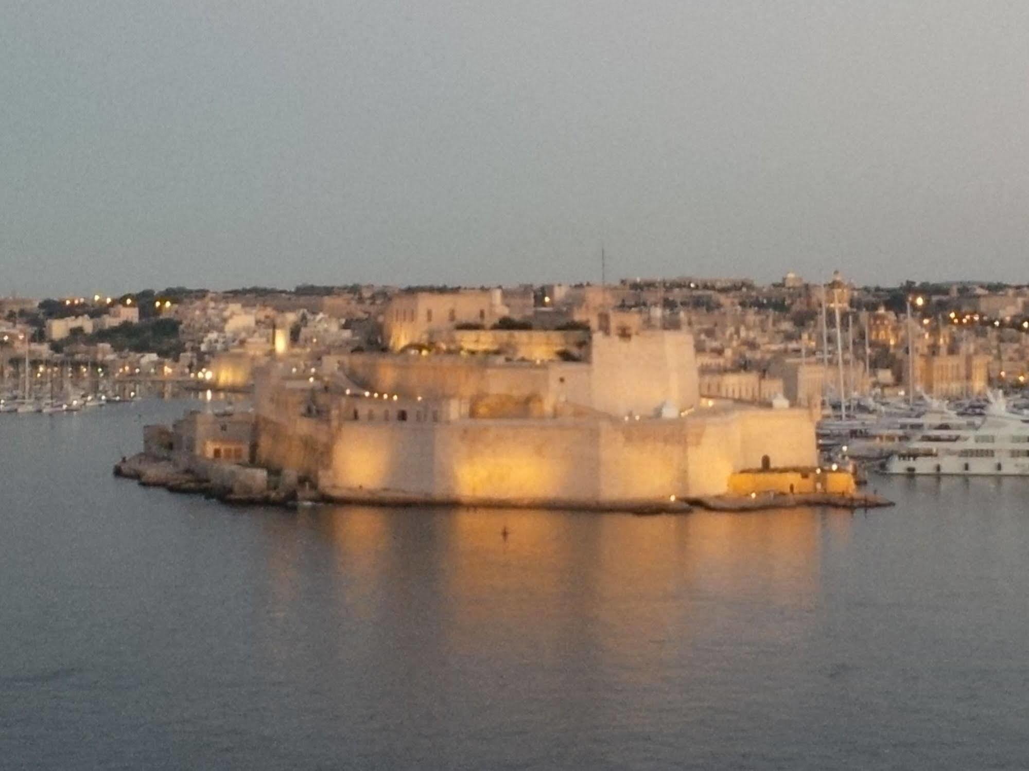 British Hotel Valletta Exterior photo