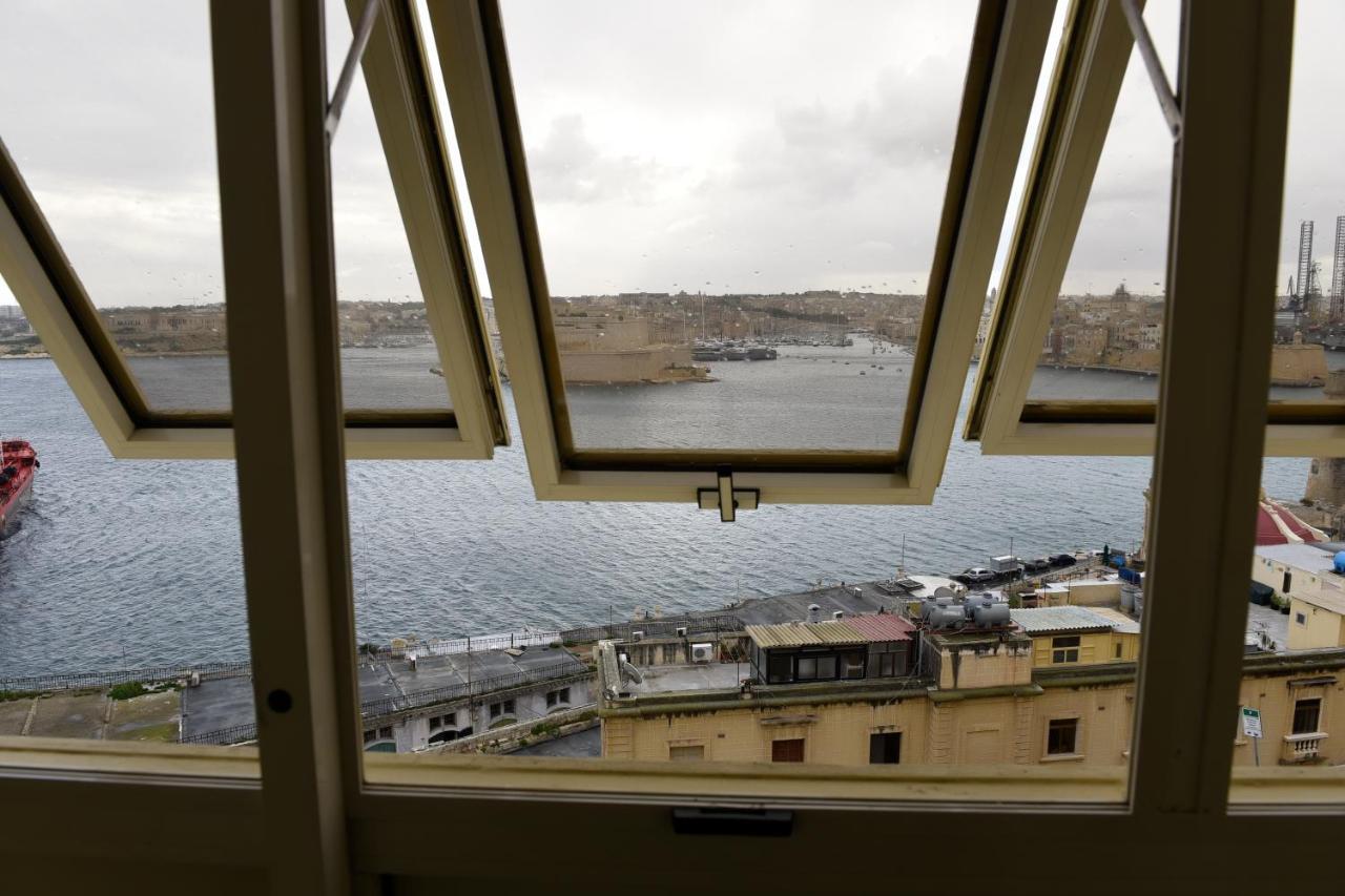 British Hotel Valletta Exterior photo